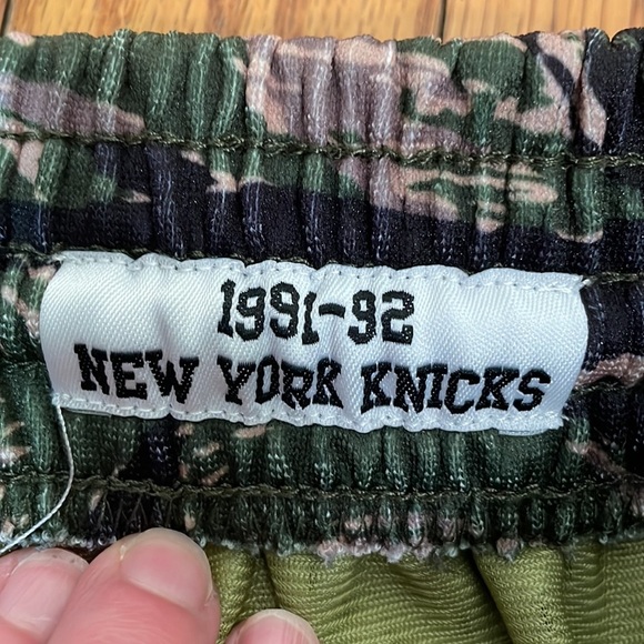 Mitchell & Ness New York Knicks 1991-92 CAMO Swingman Shorts Men’s L - Picture 8 of 11